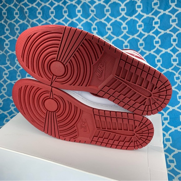 Nike Women’s size 7.5 Air Jordan 1 Mid white pomegranate red sneakers wmns high - Picture 2 of 6